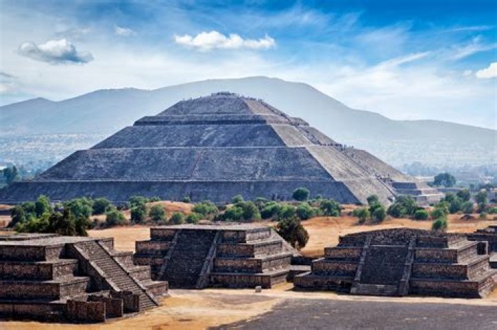 Are Aztecs and Mayans still alive?