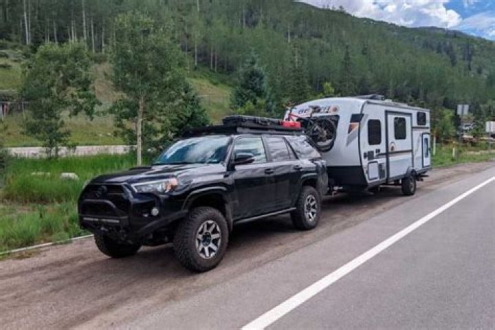 Can a V6 4Runner tow a horse trailer?