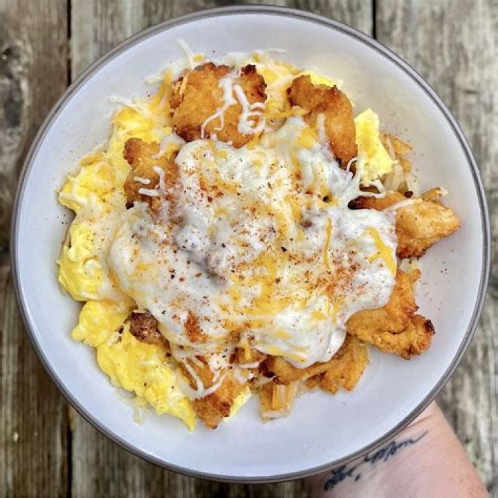Can I feed my chicken scrambled eggs?
