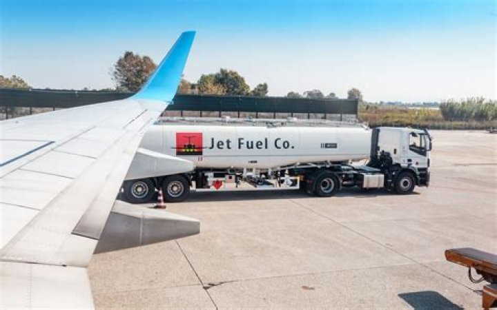 Can you light jet fuel on fire?