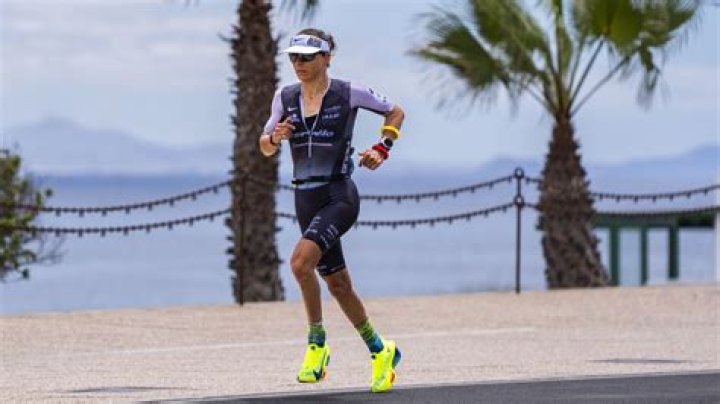 Can you use a float in a triathlon?
