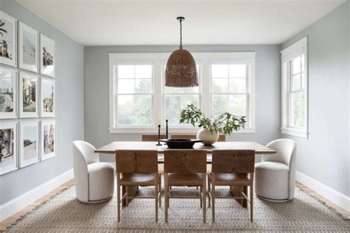 How can I make a small dining room look good?