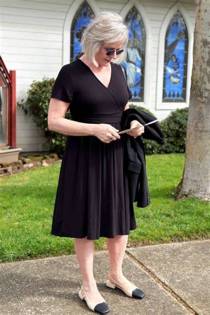 Is it OK to wear heels to a funeral?