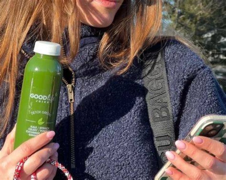 Should I drink green juice on an empty stomach?