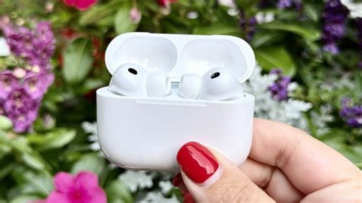 What does orange light on AirPods Pro mean?