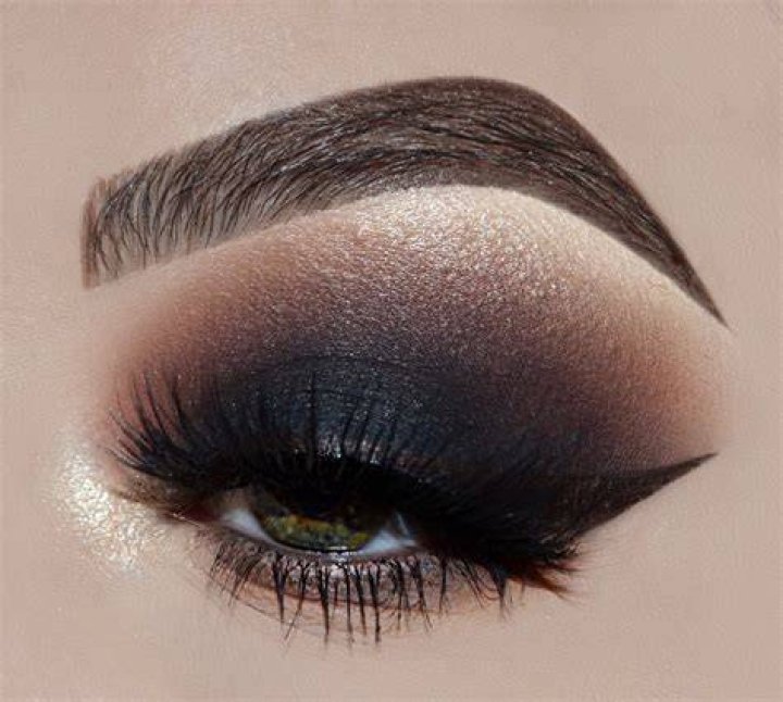 What is Smokey makeup?