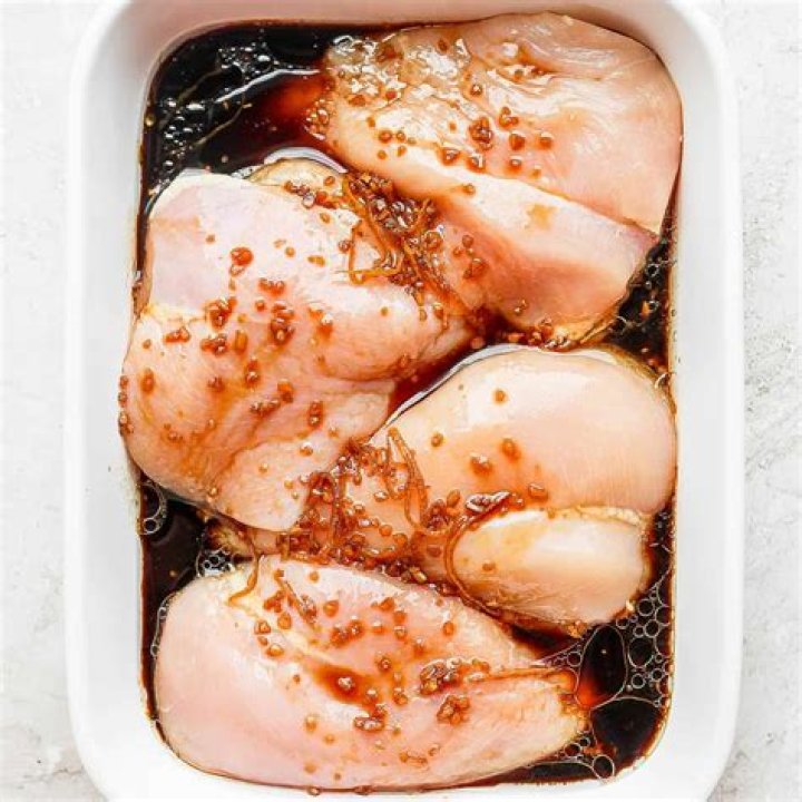 When marinating chicken do you cover it?