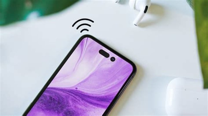 Why is my phone not picking up Bluetooth devices?